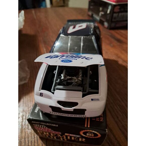 Vintage 96 Racing Champions Mark Martin Valvoline Die Cast Nascar Race Car - Picture 2 of 12